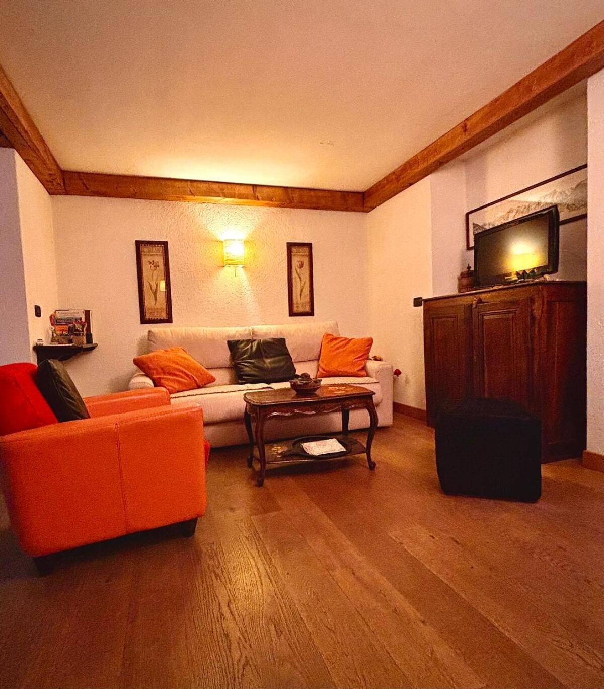 Apartamento Caldo Rifugio Con Giardino In Pieno Centro Courmayeur Exterior foto